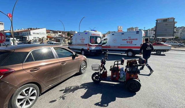 Otomobille üç tekerlekli elektrikli bisiklet çarpıştı: 1 yaralı