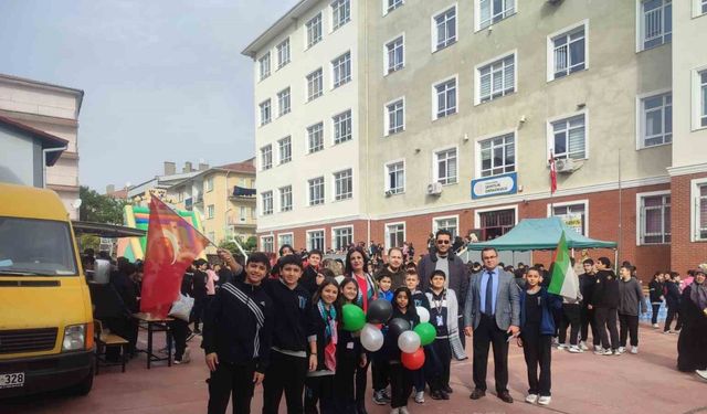 Şehitlik Ortaokulu’nda "Bir Okul, Bin Umut Gazze" yardım sergisi büyük ilgi gördü