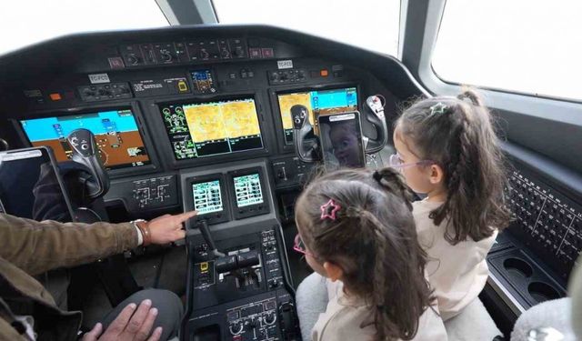 Uçak görünce mutlu olan Erva ve Zümra hayallerine kavuştu