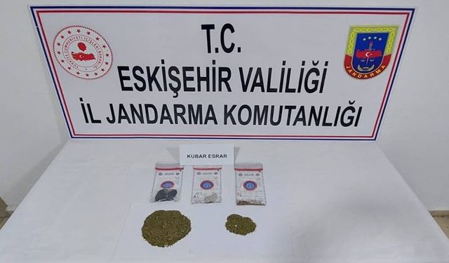 Yol kontrolünde durdurulan araçta uyuşturucu madde ele geçirildi