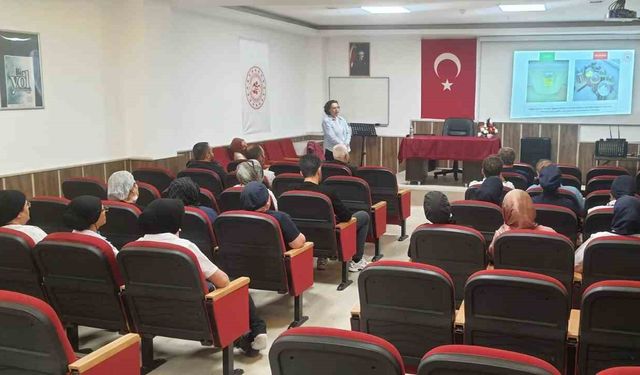 Yurt çalışanlarına hijyen eğitimi verildi