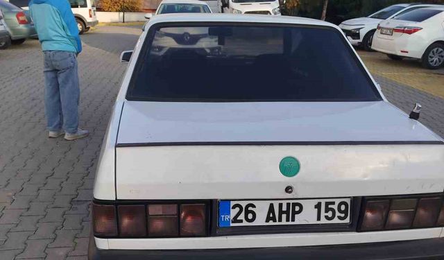 Abartılı egzoza sahip otomobil trafikten men edildi, sürücüye ceza yazıldı