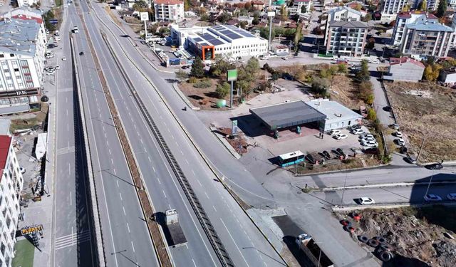 Akaryakıt istasyonuna giden yollar kapatıldı, işletmecisi uçan arabalar istedi