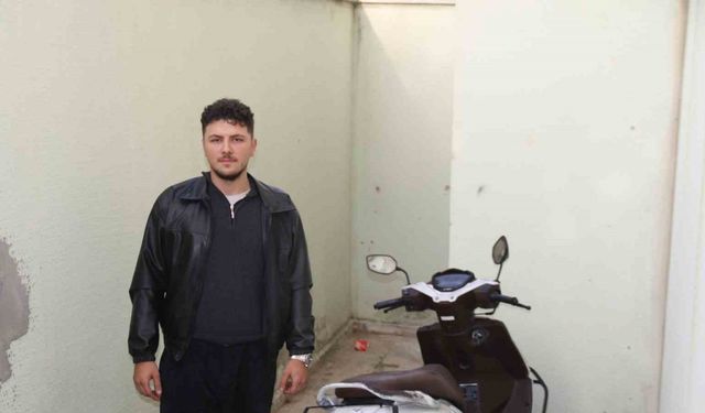 Anahtarı üzerinde bırakılan motosikletin çalınma anı kamerada