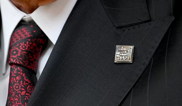 Bahçeli’nin rozeti ve yüzüğü gündem oldu, motifler Sivas’ı akıllara getirdi