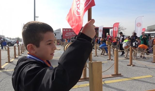 Çocuklar pili bitmeyen oyunlarla eğlendi