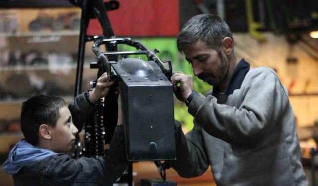 Hurdaya dönen Jawa motosikletler atölyede yeniden gün yüzüne çıkıyor