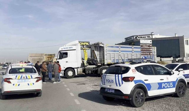 İki tır çarpıştı: 1 yaralı