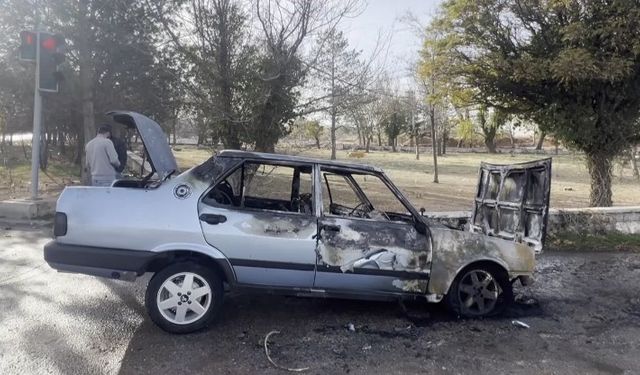 İşten çıkıp eve giderken otomobili yandı