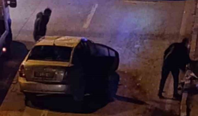 Kaldırıma çarpan araç devrildi: 4 yaralı