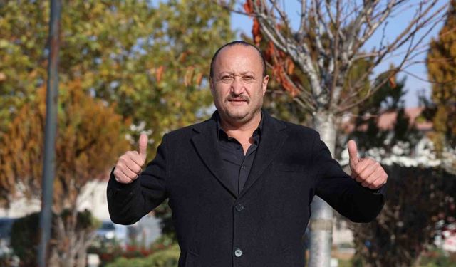 Karlı havada 13 derecelik suya girdi