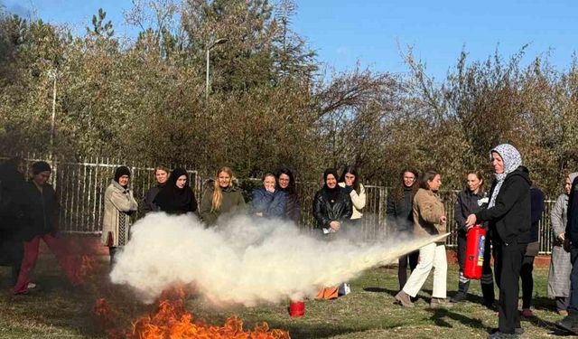 Öğrenci yurdu personeline uygulamalı yangın eğitimi
