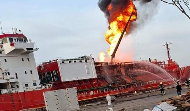 Türk tanker gemisi Ukrayna limanında vuruldu