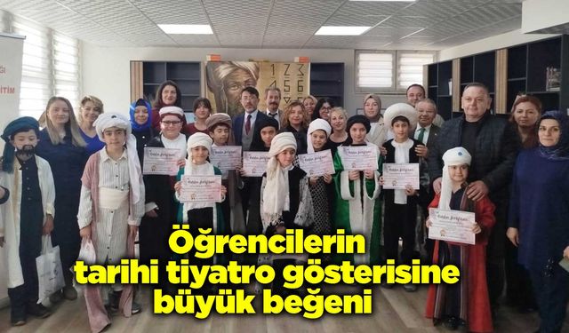 Öğrencilerin tarihi tiyatro gösterisine büyük beğeni