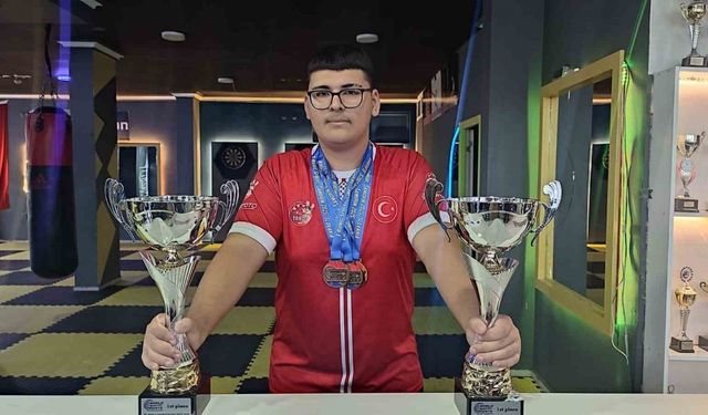 15 yaşındaki milli dart sporcusu Atasayar’dan önemli başarılar
