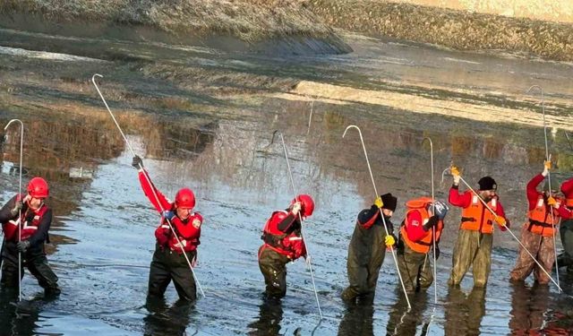 4 gündür kayıp öğretmen için suda arama çalışmaları başlatıldı