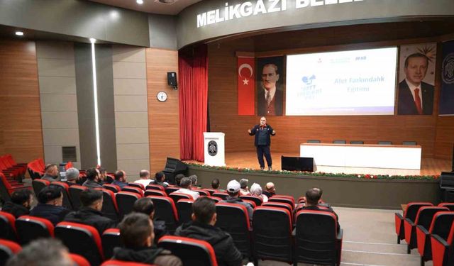 Afetlere karşı daha bilinçli olunması için Melikgazi personeline eğitim verildi