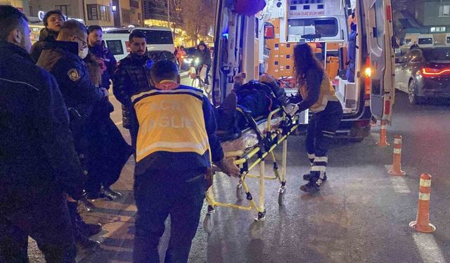 Bastonlu yaşlı adama çarpan otomobil sürücüsü kaçtı