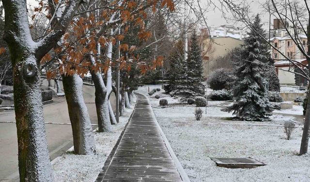 Güne kar sürpriziyle uyandılar