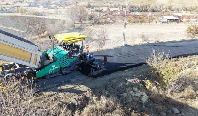 Höbek mahallesine 8 bin 600 tonluk sıcak asfalt