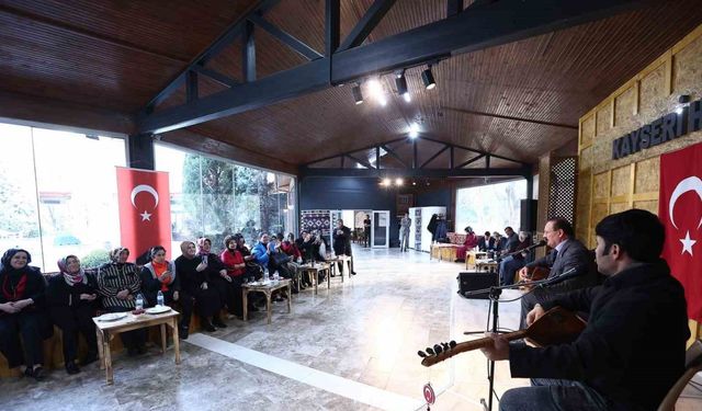 Kadın muhtarlar, seçme ve seçilme hakkını müzik ziyafeti ile kutladı