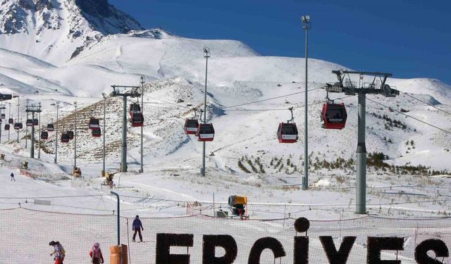 Kayak sezonu açıldı, kayakseverler pistlere akın etti