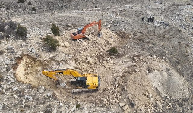 Kepçeyle tarihi eser arayanlara operasyon: 14 gözaltı