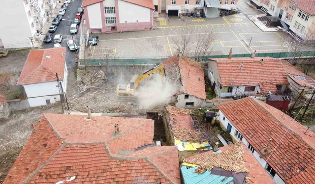 Metruk binalar yıkılıyor, kentin çehresi değişiyor