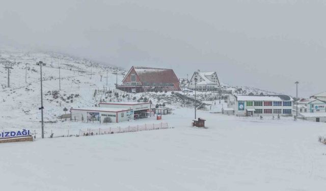 Türkiye’nin en ekonomik kayak tesisi beyaza büründü