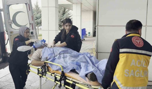 Yakınını kaza yerinde gören adam kalp krizi geçirdi