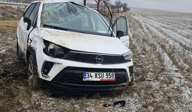 Aniden bastıran dolu ve fırtına kazalara neden oldu: 2 yaralı