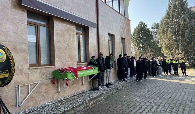 Askere gidecekti, tabutuna 'O şimdi asker' yazılı tülbent serildi