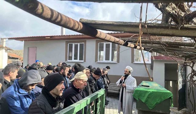 Boğularak öldürülen kadın son yolculuğuna uğurlandı