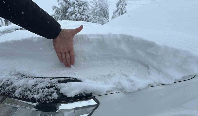 Eskişehir'de kar kalınlığı 25 santimetreyi geçti, yollar kapandı