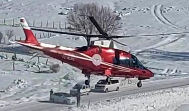 Kalp krizi geçiren vatandaş karlı yola inen ambulans helikopterle hastaneye kaldırıldı