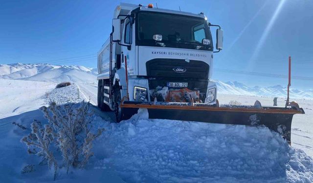 Kırsalda kapalı yol kalmadı: 266 mahalle yolunu ulaşıma açtı