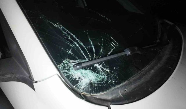 Otomobilin çarptığı kadın yaralandı