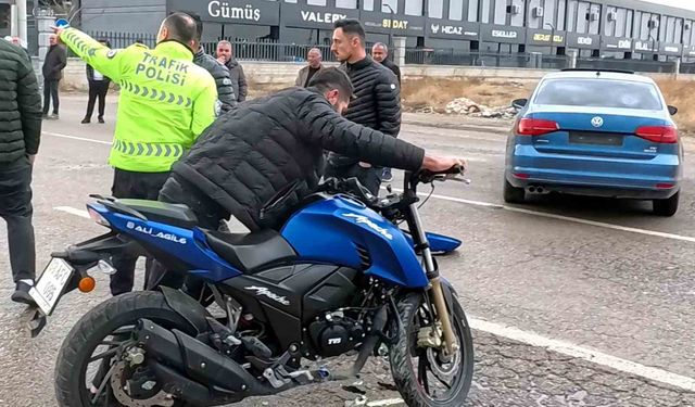 Otomobille çarpışan motosikletin 16 yaşındaki sürücüsü ağır yaralandı