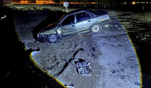 Otomobiller çarpıştı: 2 yaralı