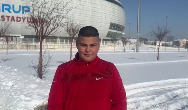 'Sıcak sevmiyorum' dedi, Sibirya soğuklarında karda yuvarlandı