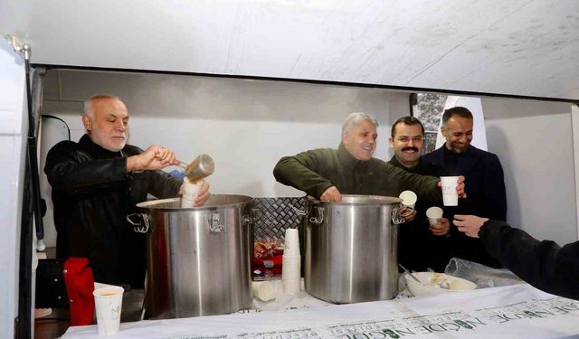 Yeni yılın ilk sabahında namazda buluştular