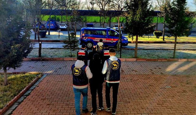 Aranan 2 şahıs JASAT'ın operasyonuyla yakalandı