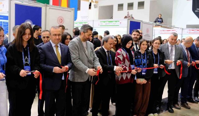 Lise öğrencilerinin projeleri Anadolu Üniversitesi ev sahipliğinde sergileniyor