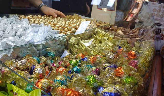 Bayramlık çikolata ve şekerler tezgahlarda
