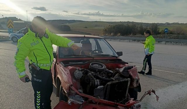 Beyşehir'de otomobil tırla çarpıştı: 2 yaralı