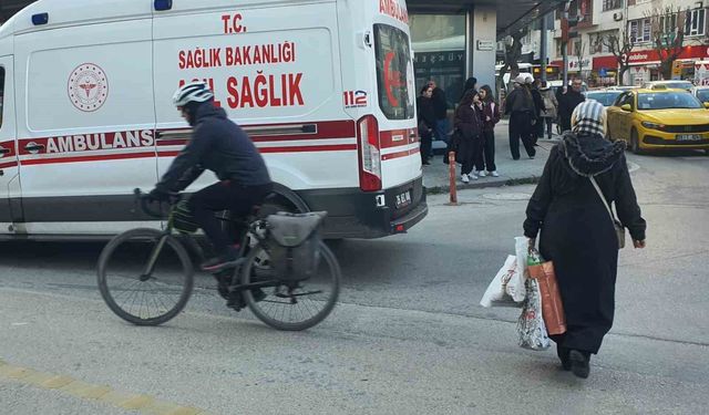 Elektrikli bisiklet, servis aracıyla çarpıştı: 1 yaralı