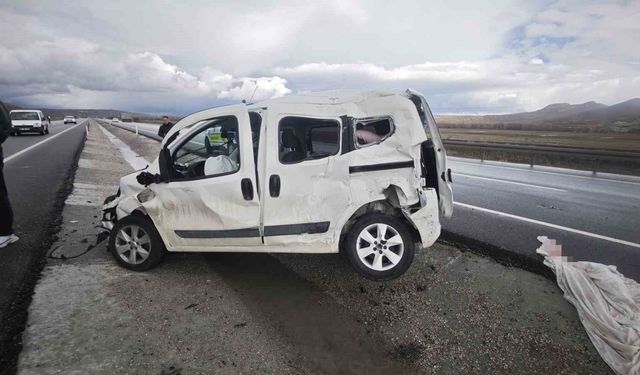 Emniyet kemerini takmayan sürücü araçtan fırladı