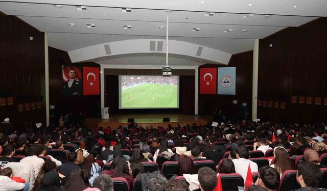 ERÜ'de milli maç heyecanı dev ekrana taşındı