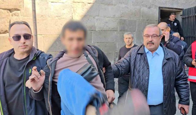 İntihardan vazgeçti, gazeteciye saldırdı