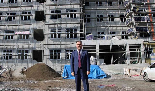 Kayseri'de ikili eğitimi sona erdirecek okulların inşaatları devam ediyor